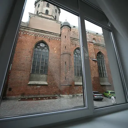Three Bedroom Apt - Next To St Peters Church Riga Apartment *